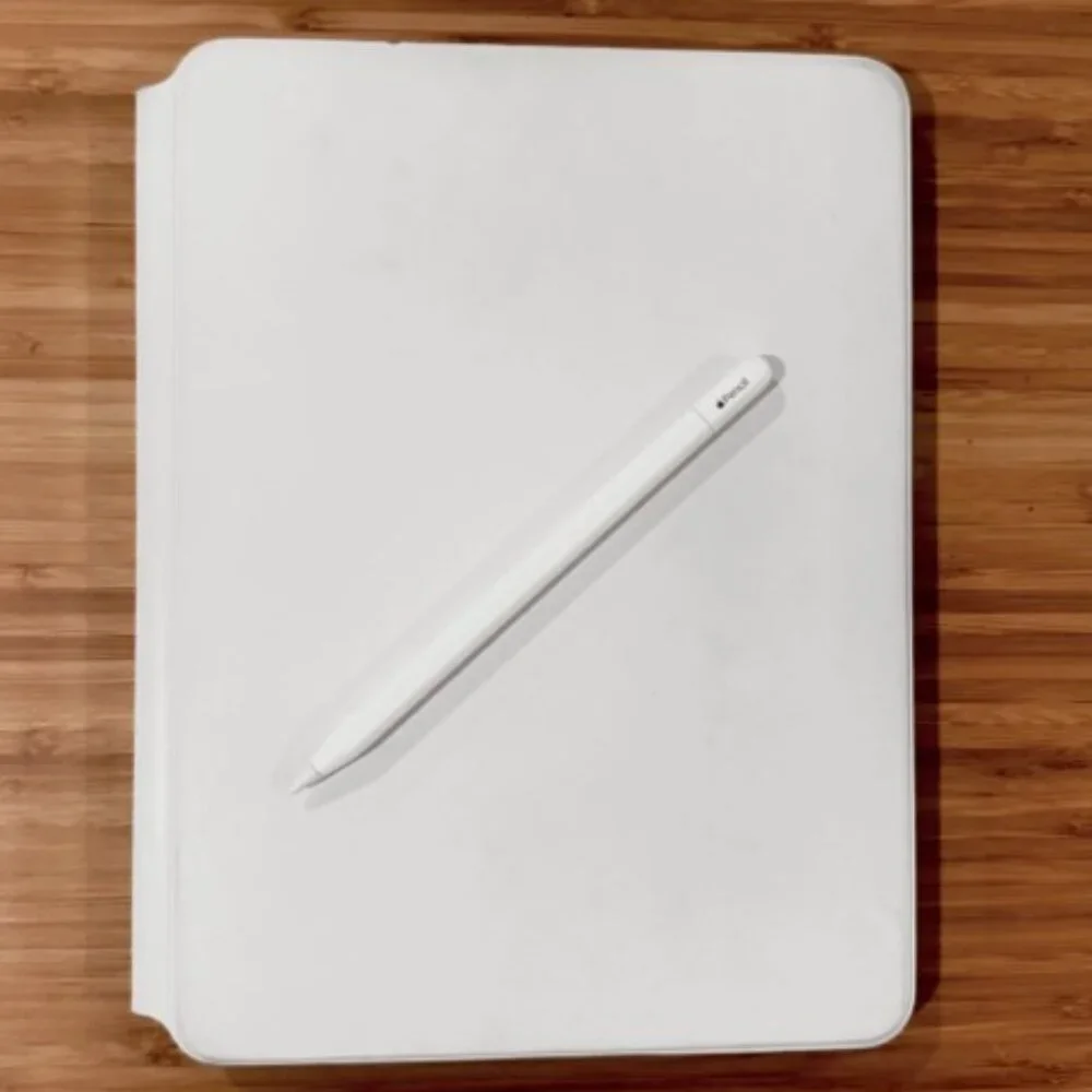 2024 iPad Air (256GB, Starlight) + Magic Keyboard (US English) + Apple Pencil